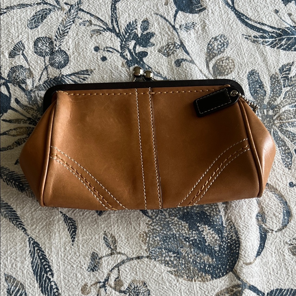 Coach vintage Y2K soho coin purse tan and brown snap closure